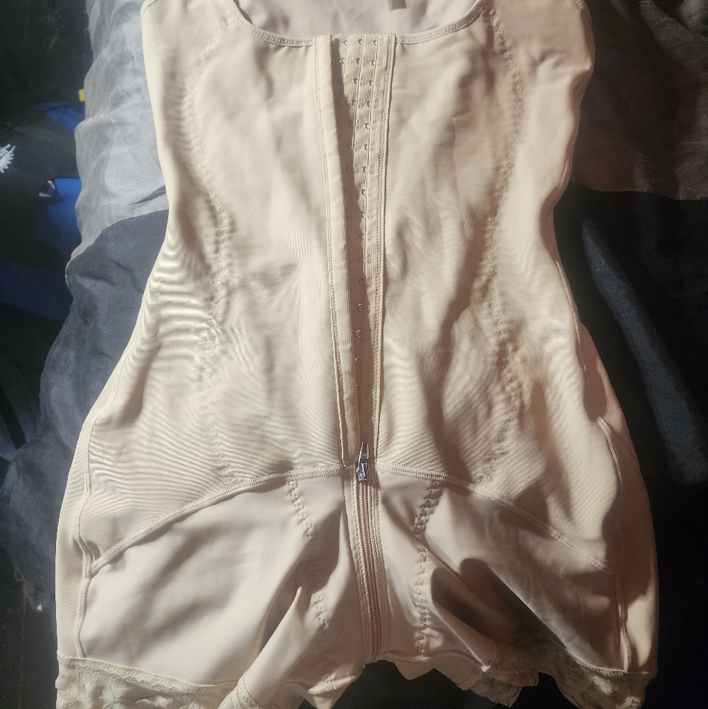 New unworn unbranded beige faja M